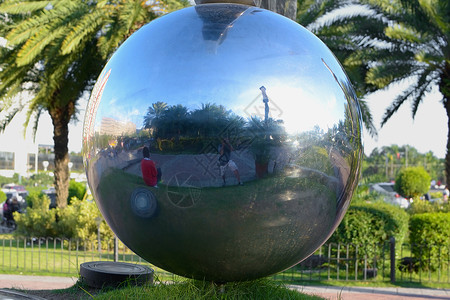 金属球圆圈技术反光抛光反射镜子科学圆形灰色背景图片