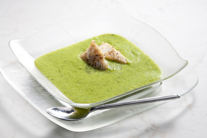 混合花椰菜和花椰菜汤加鳕鱼蔬菜菜花绿色美食食物食品静物盘子营养勺子图片