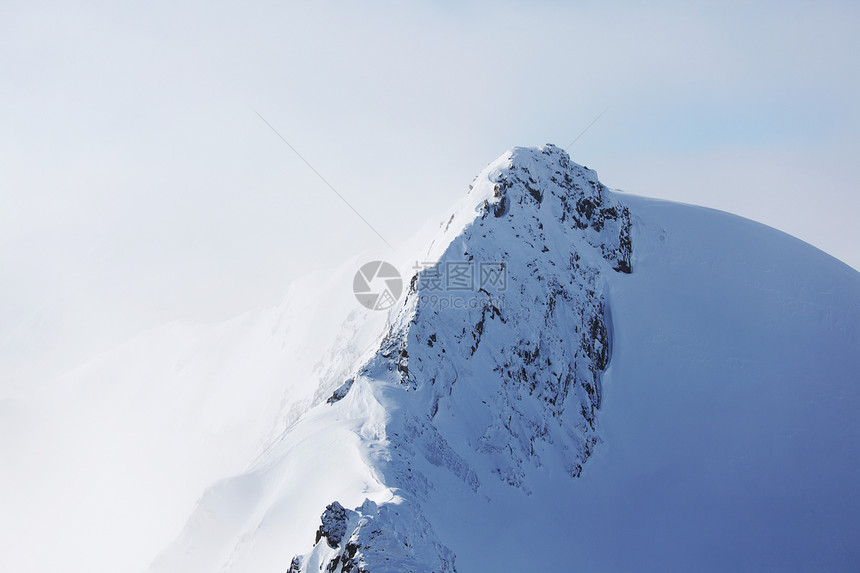 平面顶部运动顶峰高山单板爬坡阳光蓝色冰川岩石天空图片