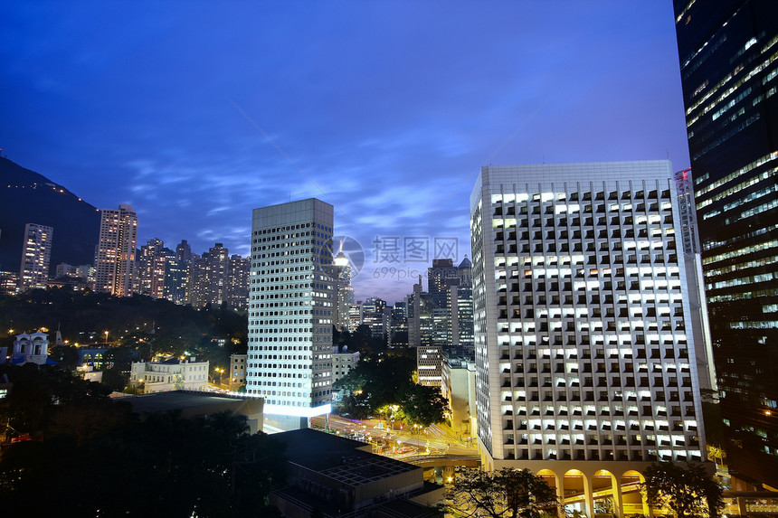 晚上在香港的办公大楼地标景观旅游蓝色建筑游客摩天大楼天际建造天空图片