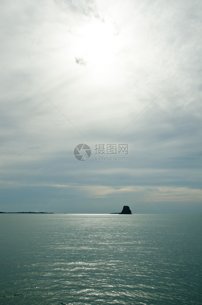 太阳在海平面上空日落阳光海景海浪蓝色热带地平线天空磁盘天气图片