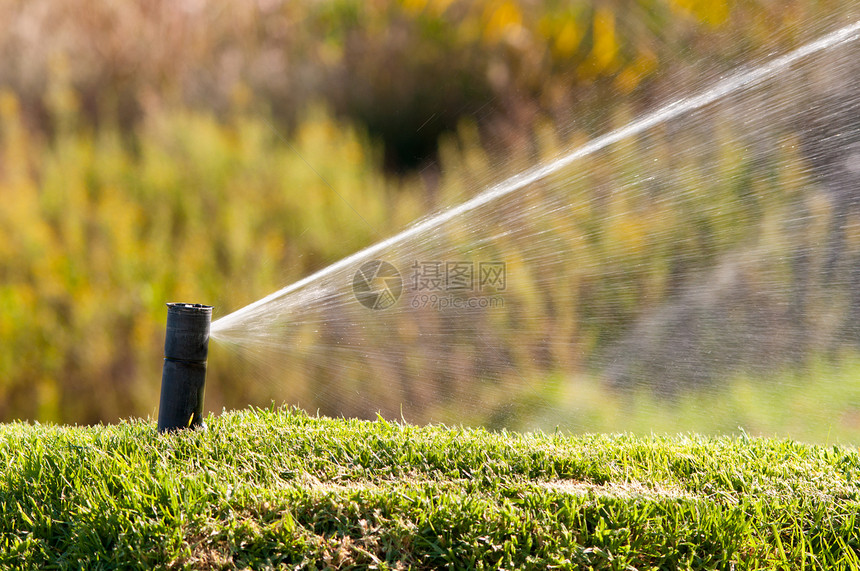 Sprinkler 喷雾器灌溉洒水器机器农业草地场地生长喷涂土地抽水图片