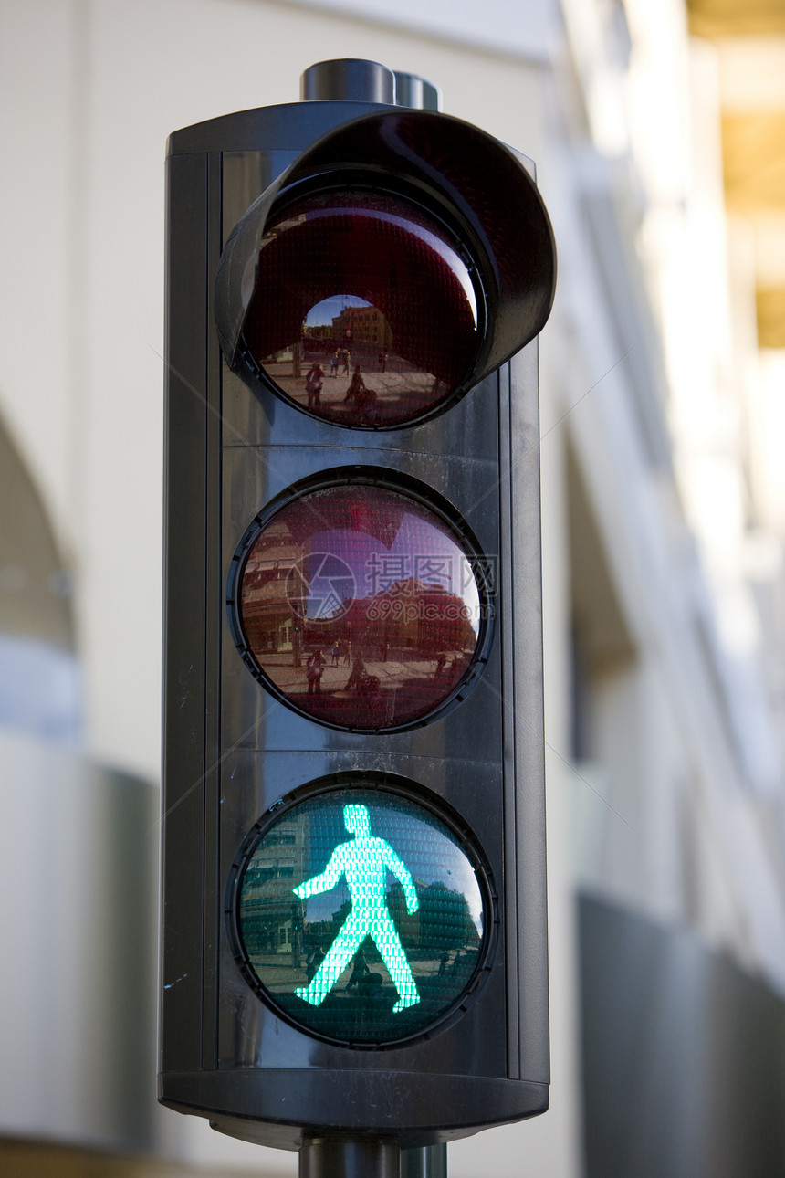 挪威奥斯陆 水肿道路绿色信号灯路标外观控制数字信号红绿灯绿灯图片
