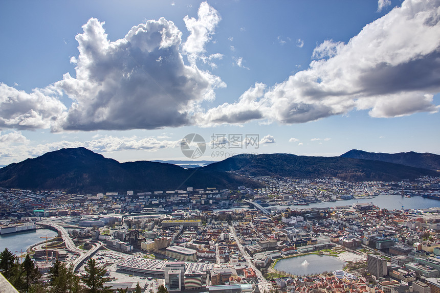 在卑尔根上空查看房子旅行风景景观旅游场景蓝色天空街道港口图片