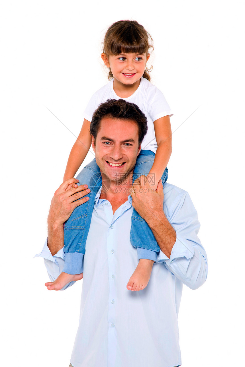 父亲和女儿都肩上怀着女儿图片