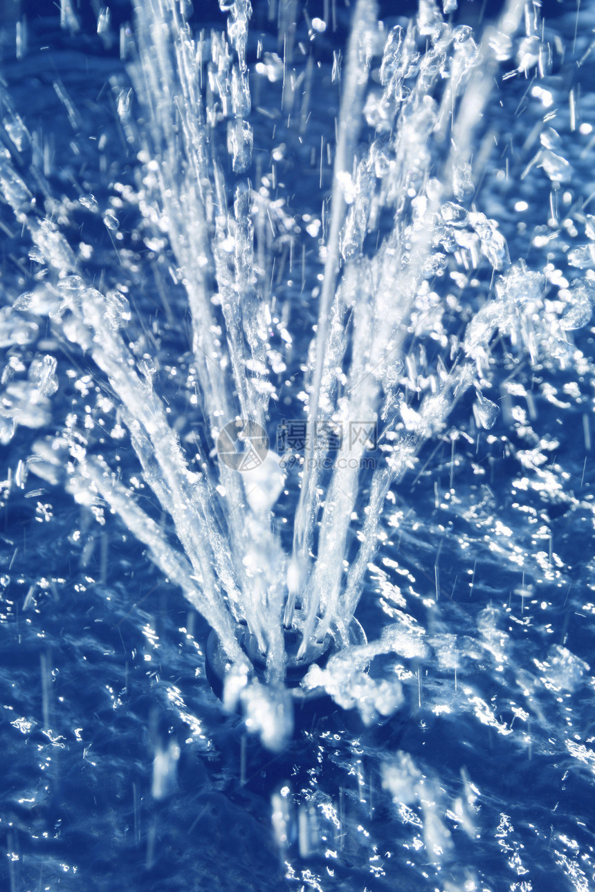 淡水泉喷泉水滴液体气泡白色溪流图片