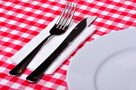 准备吃盘子红色食物菜单条纹桌布桌子午餐餐厅酒店背景图片