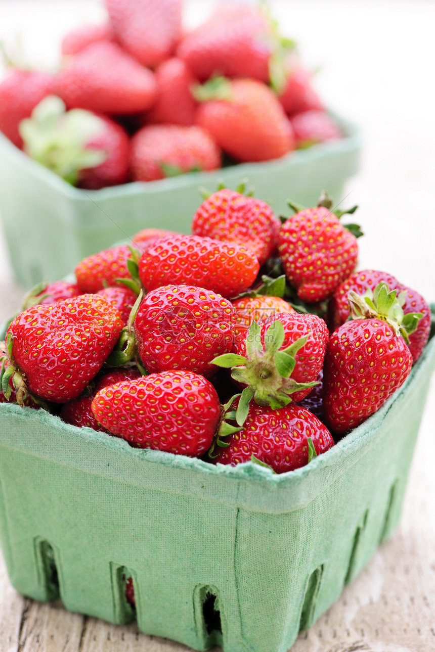 草莓集装箱采摘红色盒子浆果纸盒篮子水果食物绿色图片