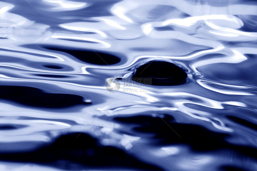 水泡波纹药品淡水运动沸腾液体蓝色飞溅气泡图片