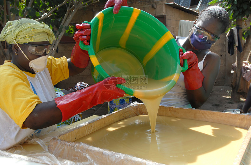 非洲妇女护发素工人保湿面具按摩美容治疗奶油香水肥皂图片