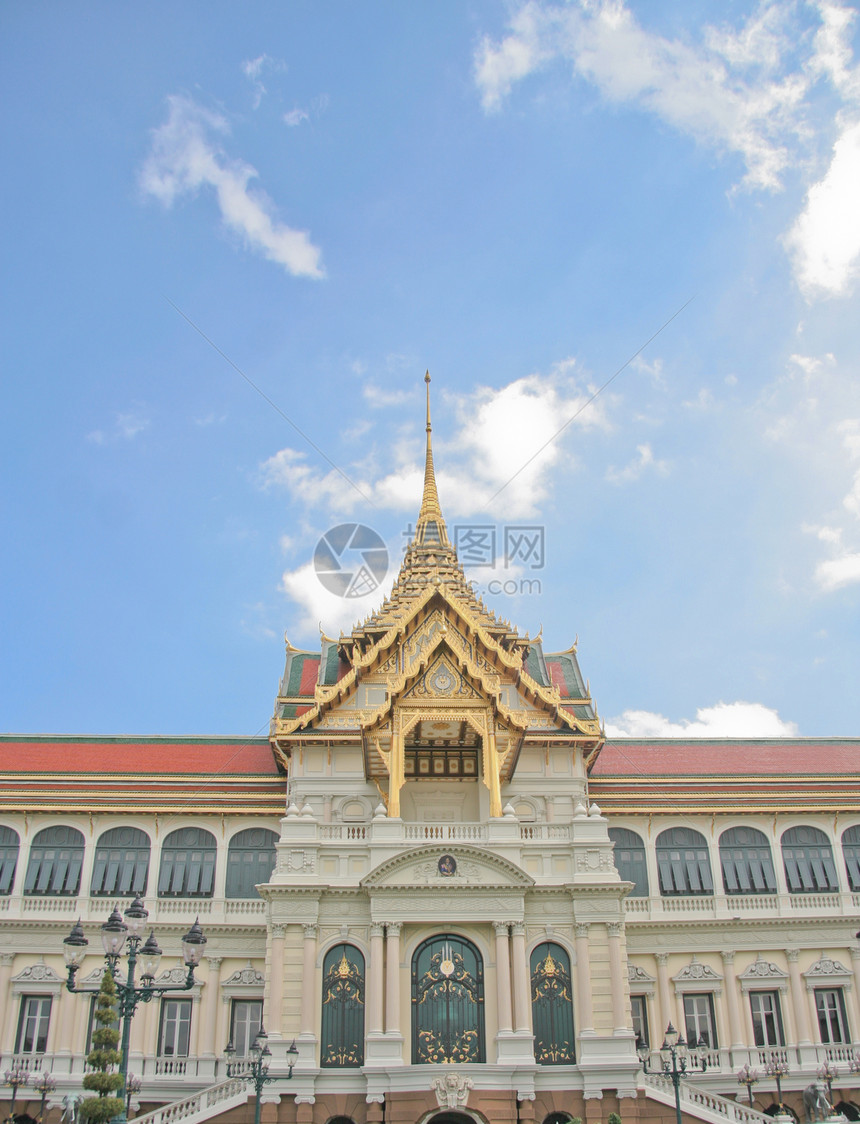 泰国 大宫历史性宗教地标蓝色宝塔城市天空寺庙旅游金子图片