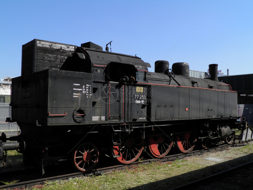 蒸汽发动机机车引擎铁路运输车站民众火车过境图片
