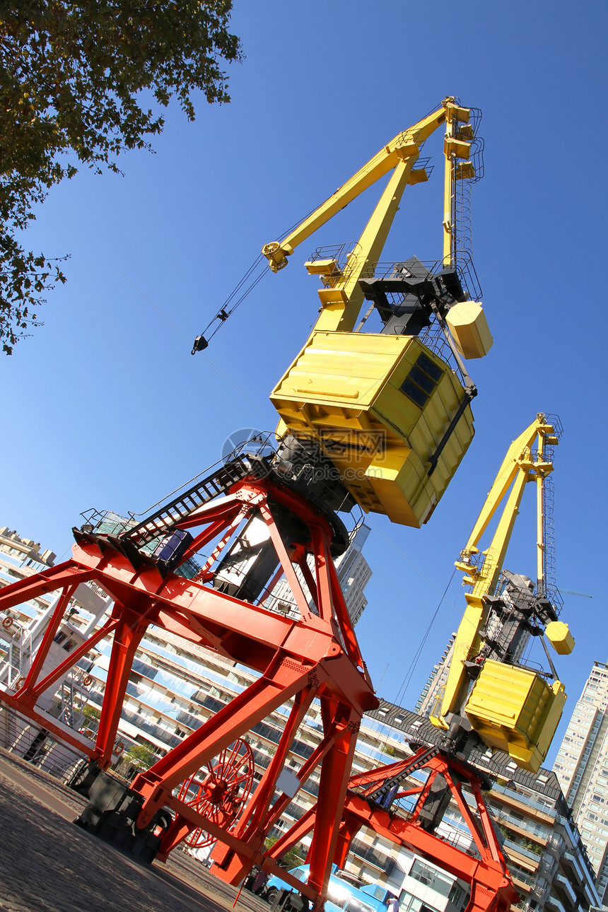 马德尔港的起重机船运工程工业金属首都机器蓝色运输港口天空图片