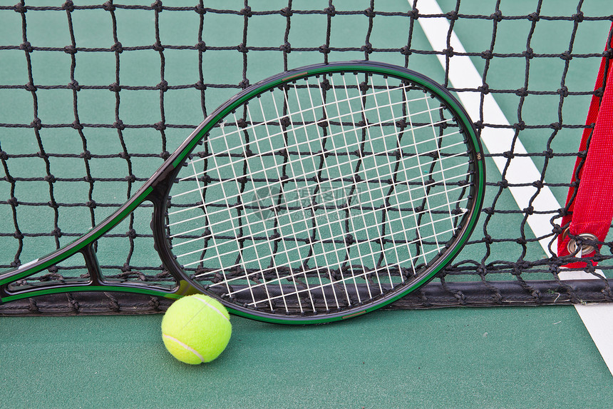 网球竞技场与球和电击场地竞争训练玩家法庭球拍闲暇比赛黏土娱乐图片