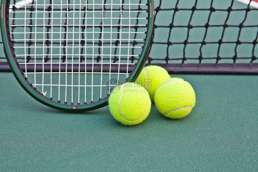 网球竞技场与球和电击天空比赛服务细绳游戏竞技体育场球拍闲暇娱乐图片