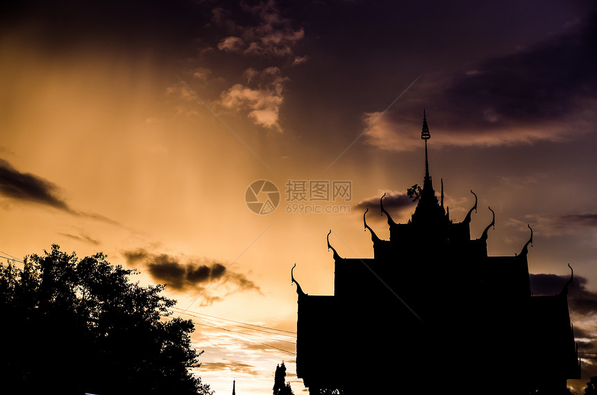 泰神庙和天空历史文化建筑蓝色旅行艺术热带地标建筑学假期图片