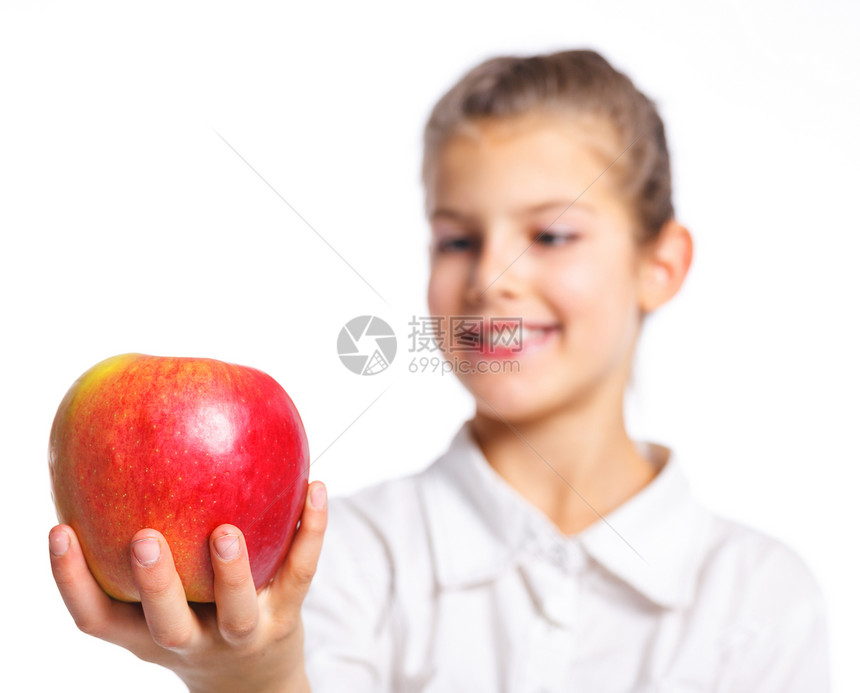 有苹果的可爱女孩的肖像图片