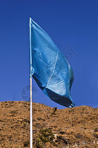 微风中丝绸蓝旗背景图片