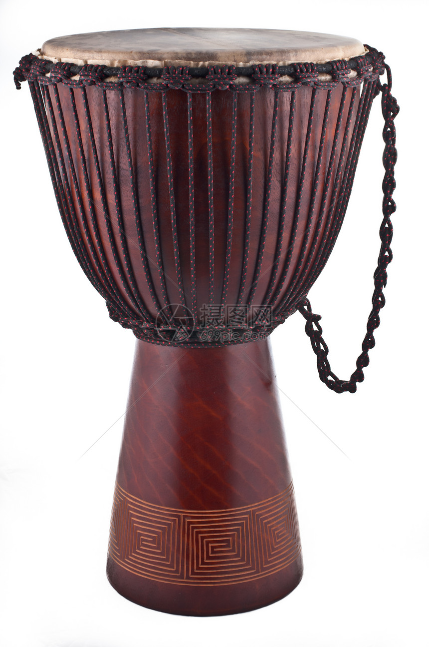 Djembe 孤立于白色艺术隐藏工艺民间热带情调皮革乐器绳索皮肤图片