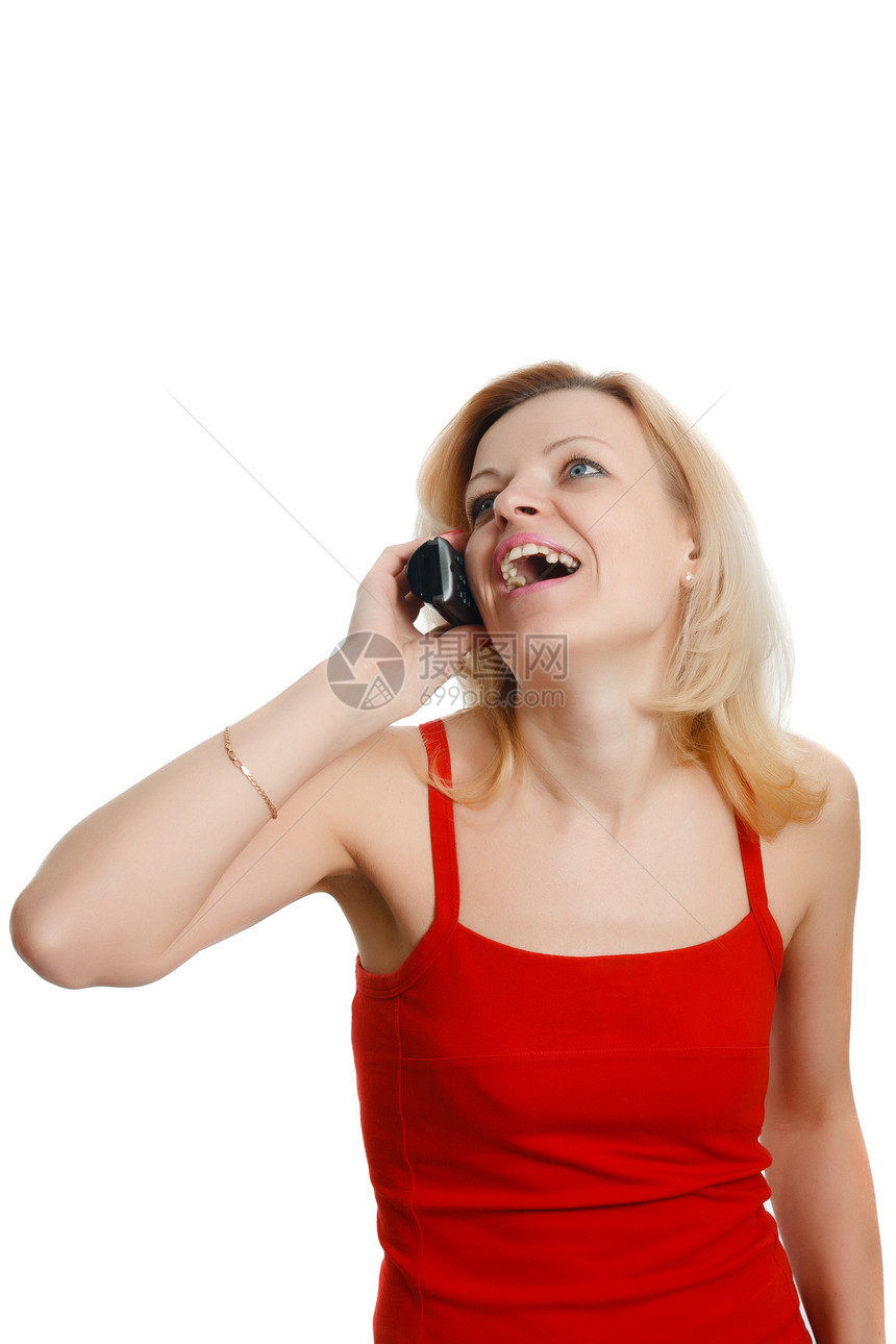 微笑的女士在电话上说话图片