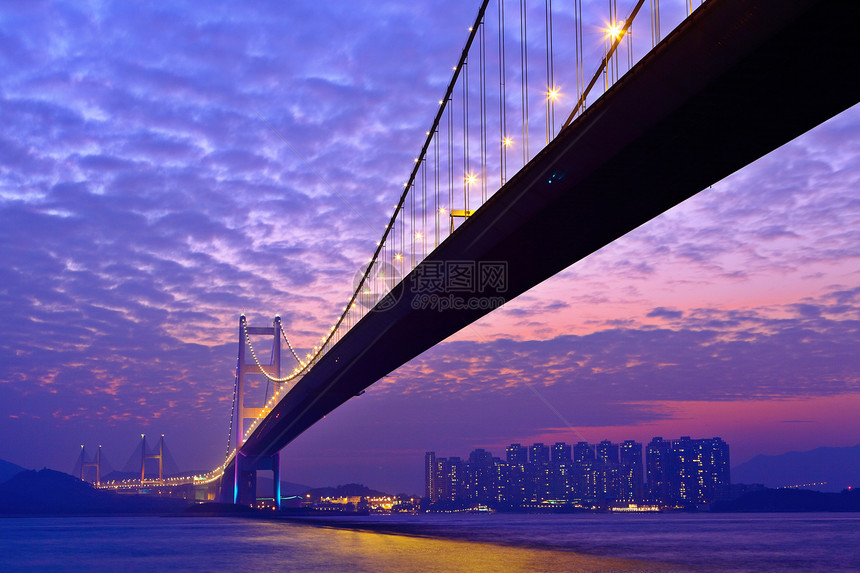 夜里清马桥蓝色车辆运输旅行街道城市交通建筑景观海洋图片