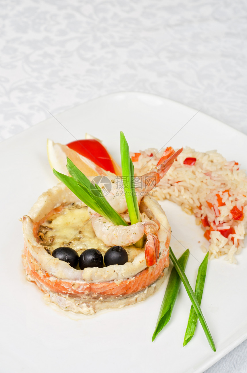 有大米和蔬菜的鱼海鲜粮食草本植物店铺午餐宏观烹饪餐厅香料树叶图片