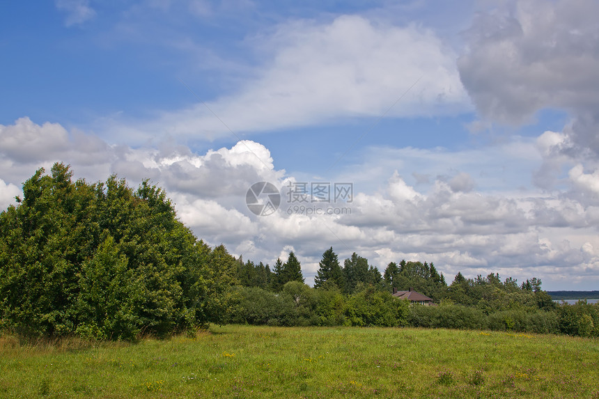 夏季地平天空风景牧场场景土地草地绿色城市场地蓝色环境图片