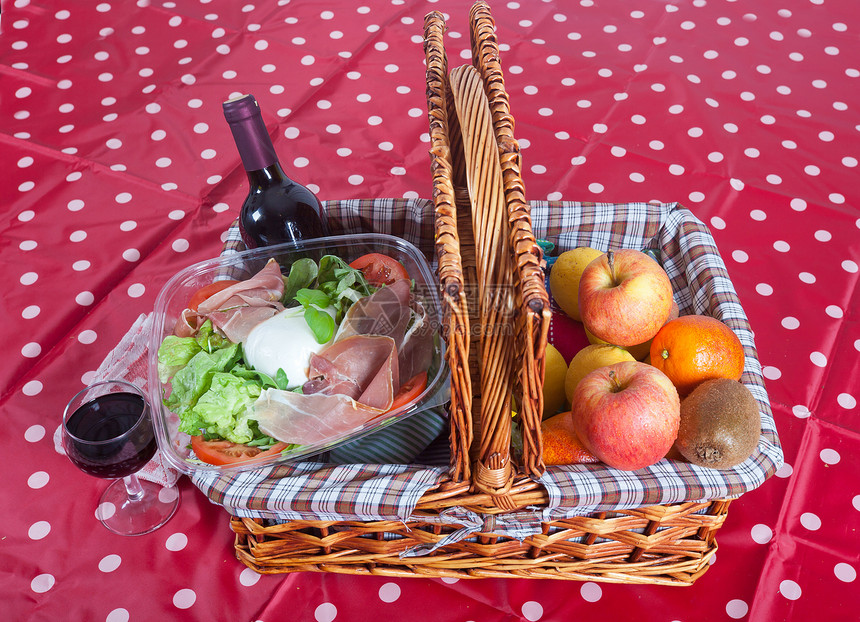 彩礼篮子水果火腿餐饮沙拉红色营养健康小吃午餐维生素图片