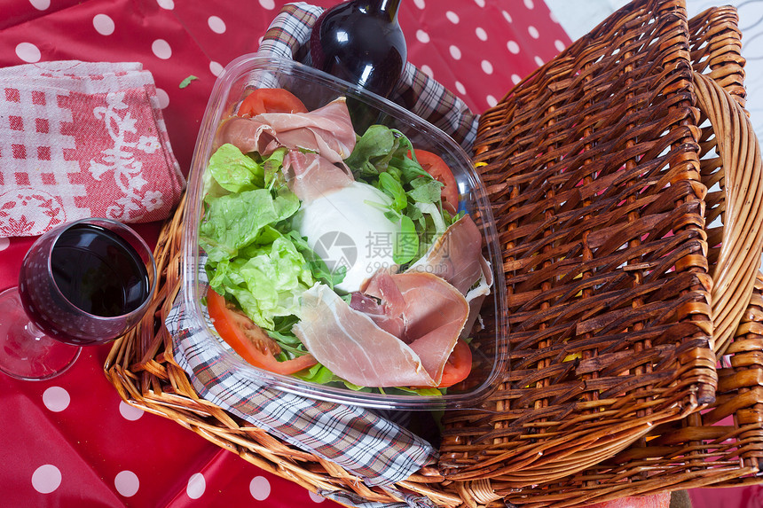 彩礼篮子餐饮水果红色维生素火腿沙拉午餐小吃营养健康图片