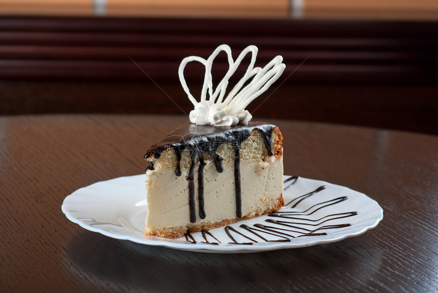 纸杯巧克力生日浆果糖类美食蛋糕甜点糕点奶油盘子图片