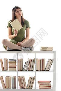 想着有一本书的女人 封面是空白的女孩智力图书娱乐闲暇学习考试图书馆知识女性背景图片