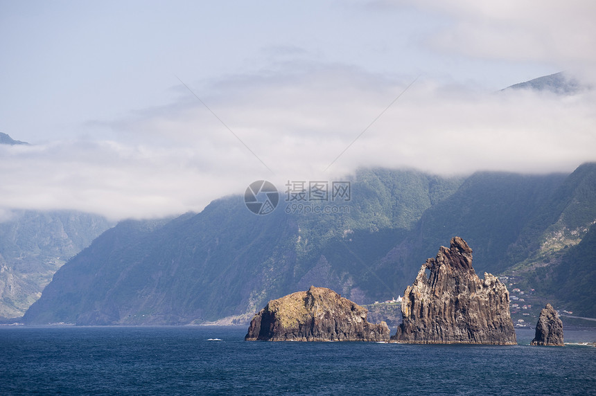 马 提拉水池山脉海岸波浪悬崖火山岩石小岛海洋泡沫图片