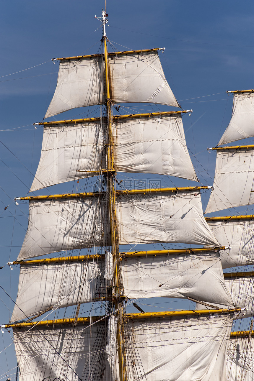 航行帆船绳索风帆导航海军船舶桅杆航程海事绳梯蓝色图片
