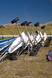 沙沙游艇乐趣沙滩风帆运动链条海岸沙丘背景图片