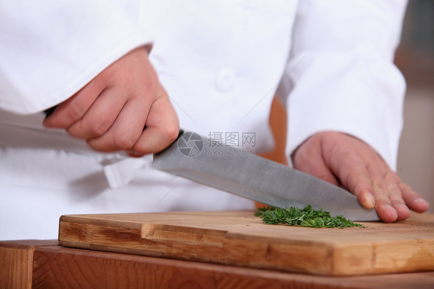 厨师切面鹦鹉草药桌子香菜敷料木头厨房文化植物商业蔬菜图片