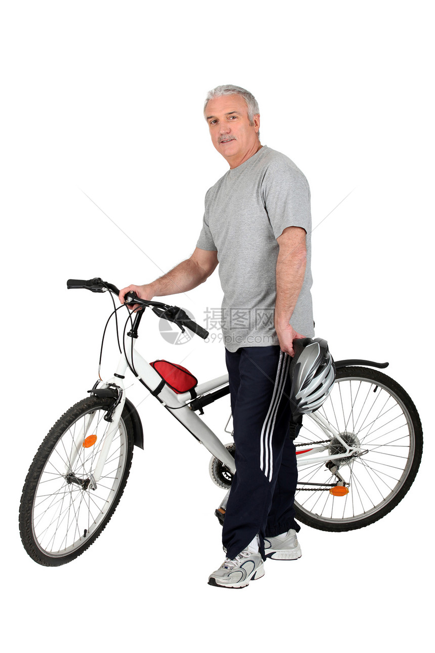 骑自行车的中年男子运输退休框架口袋父亲闲暇头盔养老金祖父母祖父图片