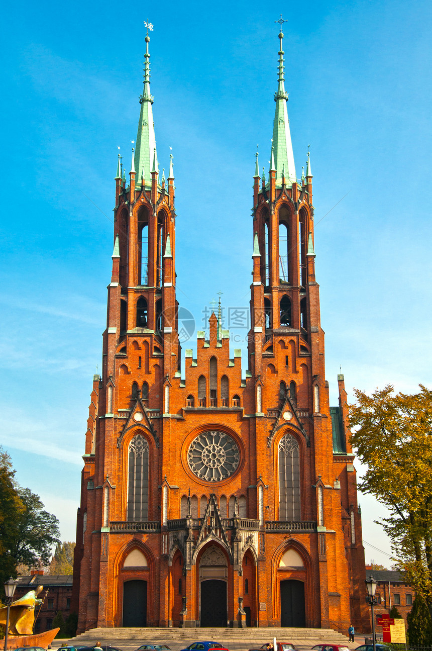 波兰的教堂游客宗教圆形窗户蓝色天空历史教会图片