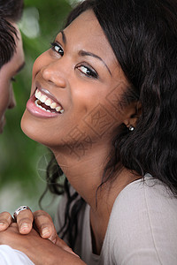 一个女人笑的肖像背景图片
