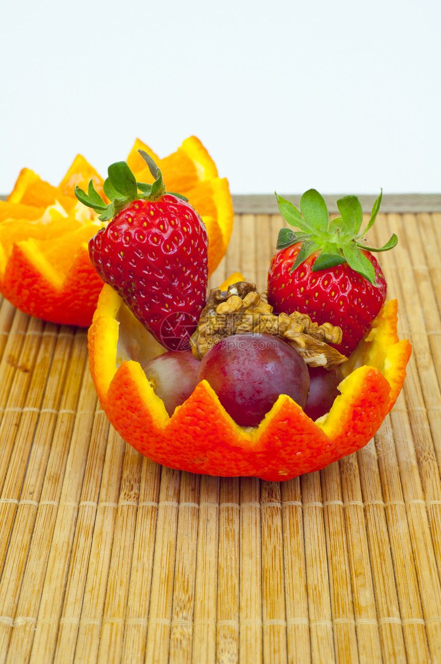 橙子容器中的水果红色牙齿黄色甜点饮食核桃食物盘子绿色图片