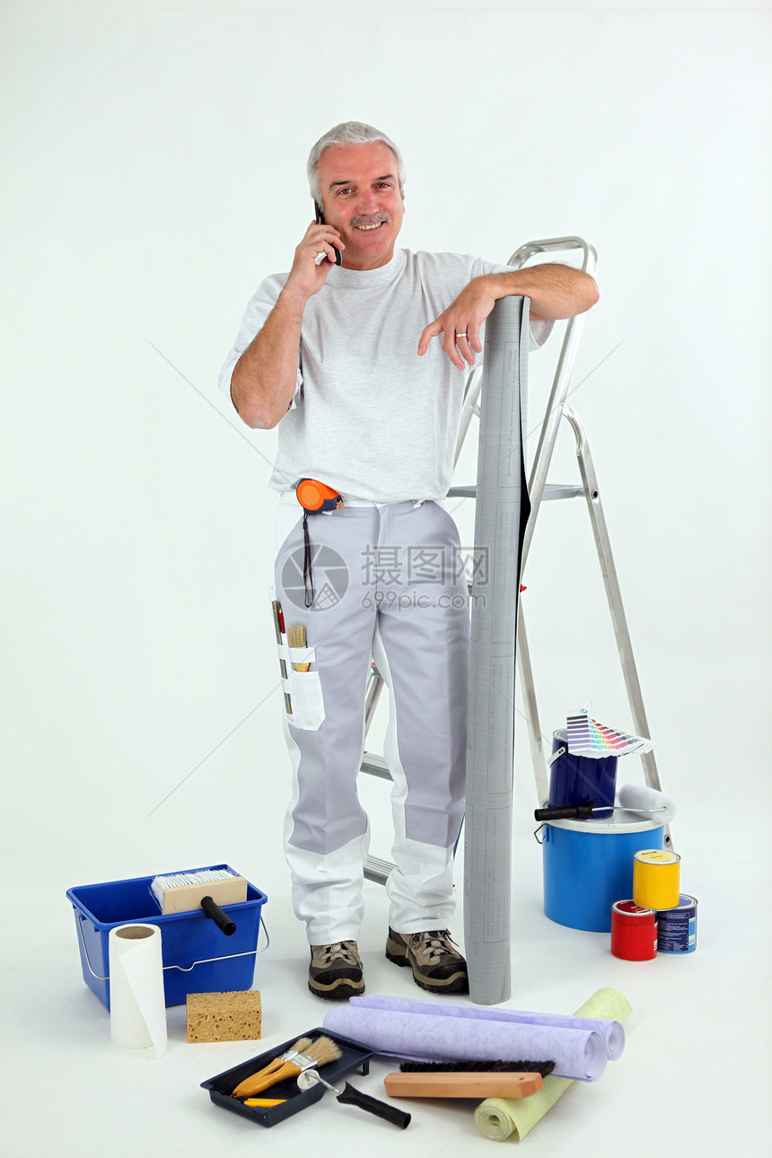 灰色头发设计器刷子梯子成人承包商装修建设者工具退休老年维修图片