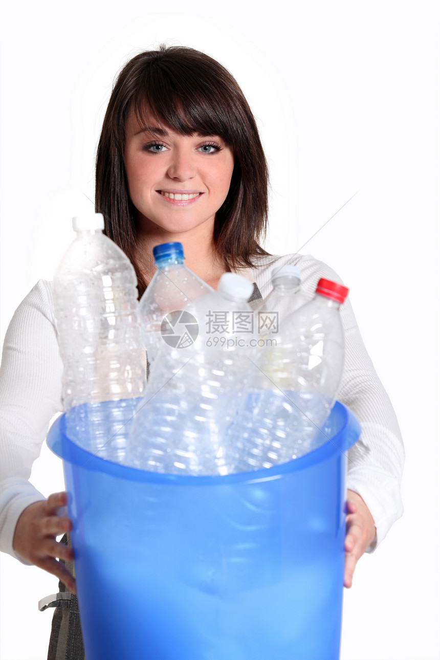 青年妇女回收瓶子塑料垃圾工作室黑发女性女孩女士绿色环境白色图片