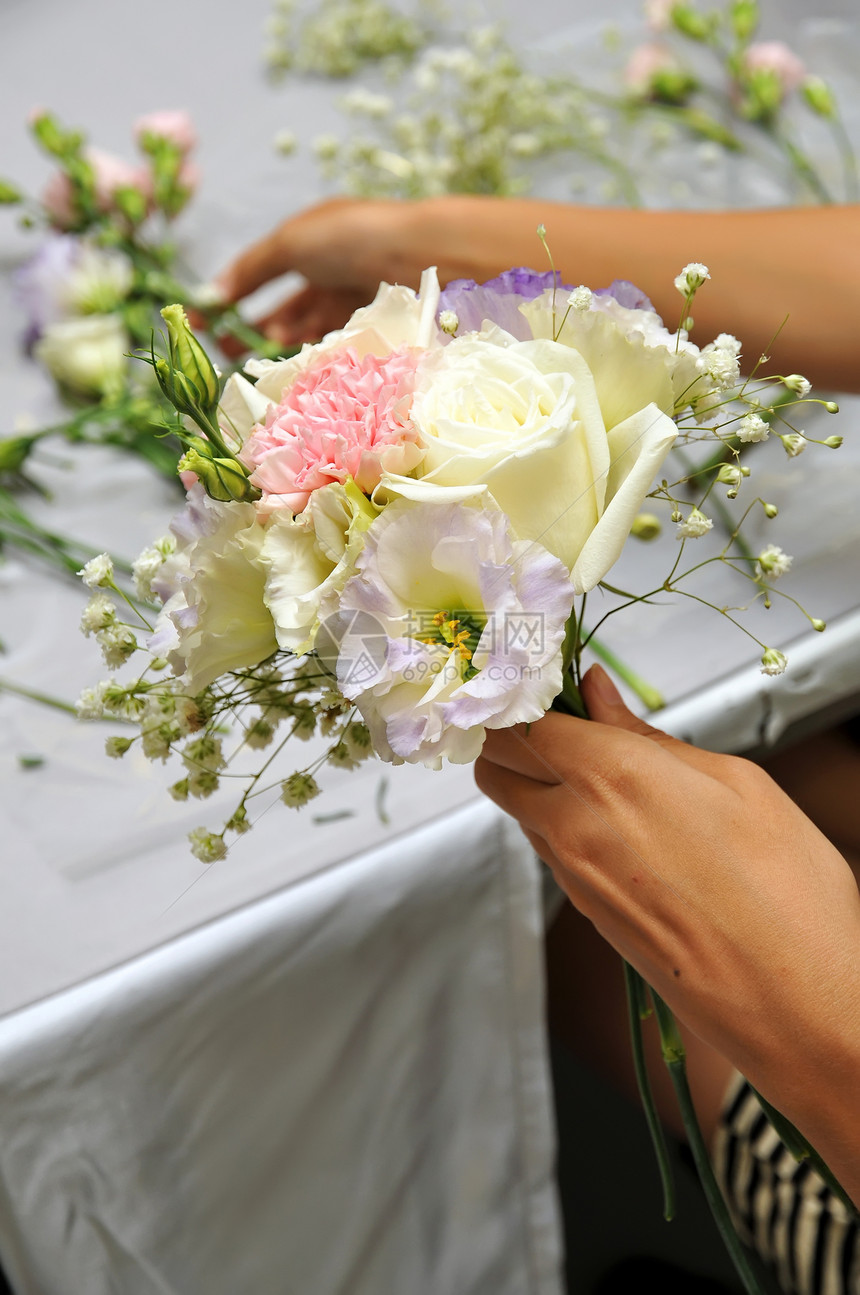 手制作花束礼物美丽女性花朵庆典植物花店叶子女士花瓣图片