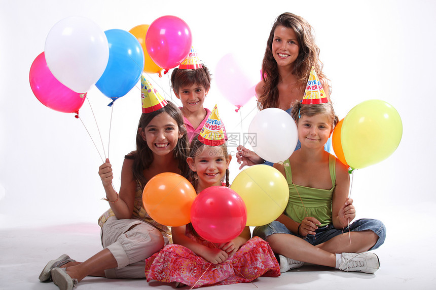 参加生日派对的儿童监工伴侣回忆朋友们气球乐趣母亲保障女儿团体图片