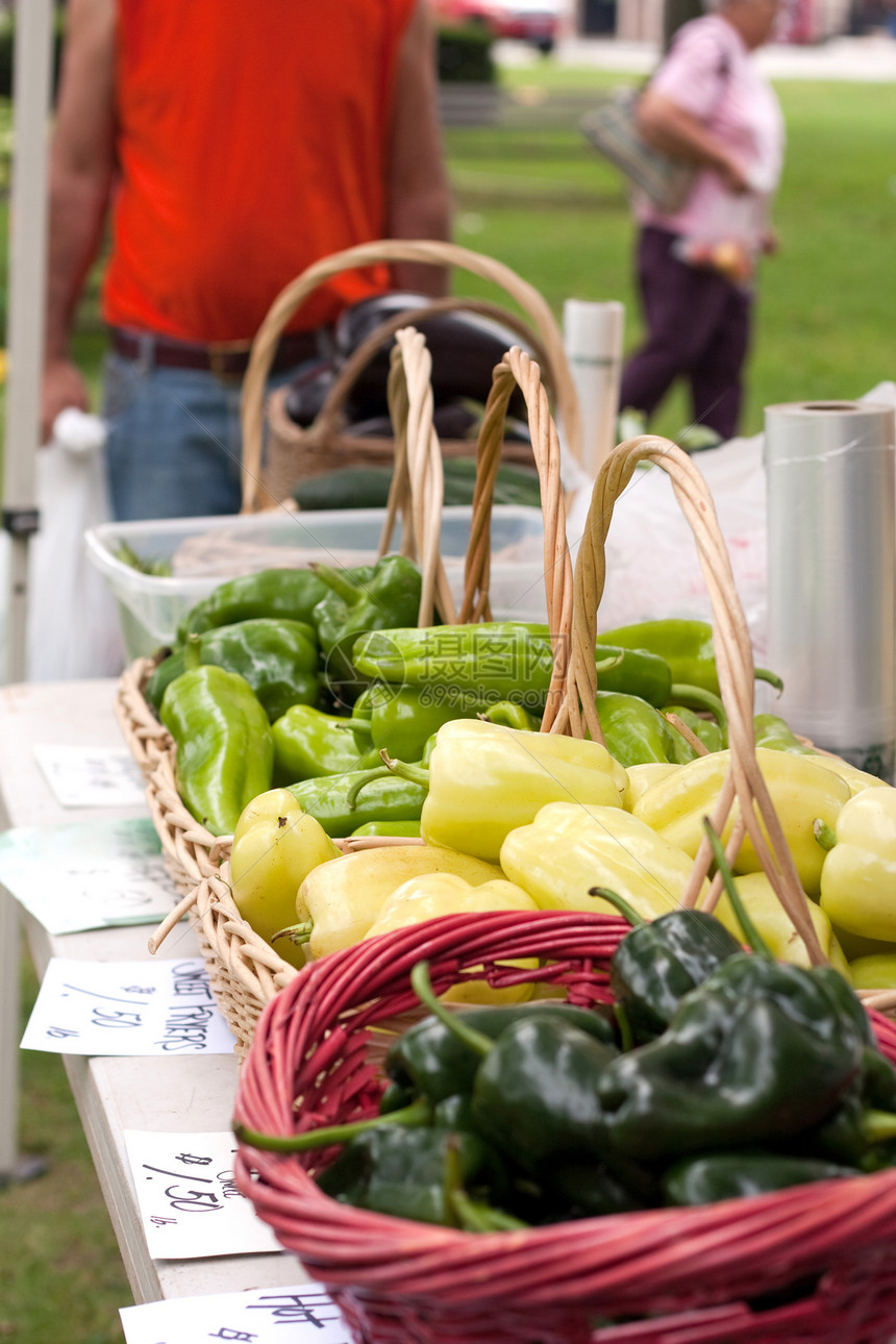 新的有机农民新市场蔬菜产品茄子生产摊位农业市场食物展示篮子饮食农场图片