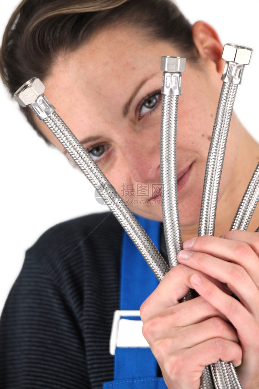 女性水管工选用金属管道图片