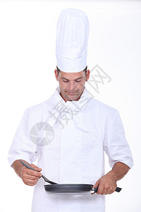厨主烹饪副主厨油炸工作室食物平底锅头发厨师艺术家男性背景图片