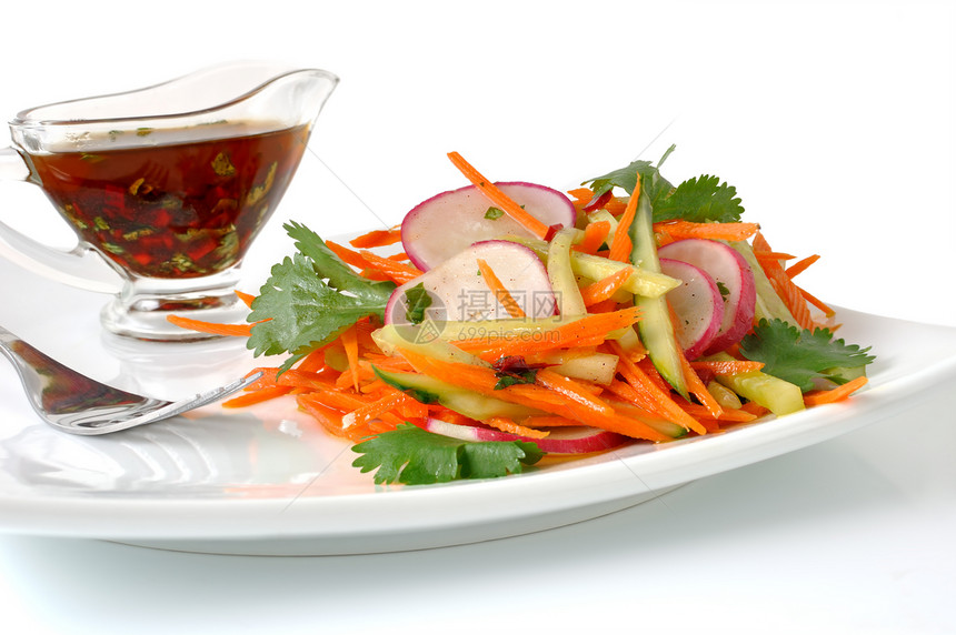 含胡萝卜 黄瓜和萝卜的沙拉维生素平衡午餐食谱蔬菜产品菜单饮食美食餐饮图片
