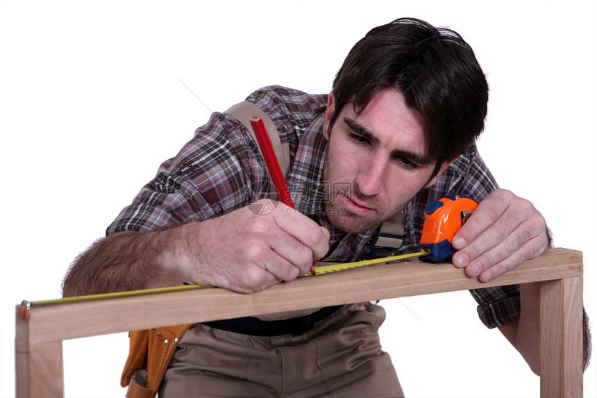 测量木木架的人工艺屋顶跨度指甲磁带手工业木板劳动者修理工男人图片