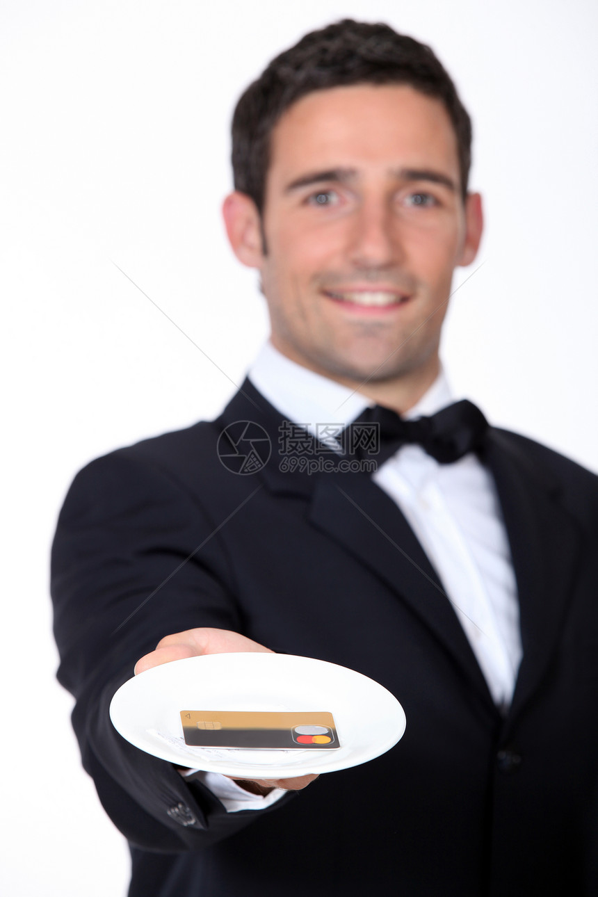 服务员给回信用卡图片