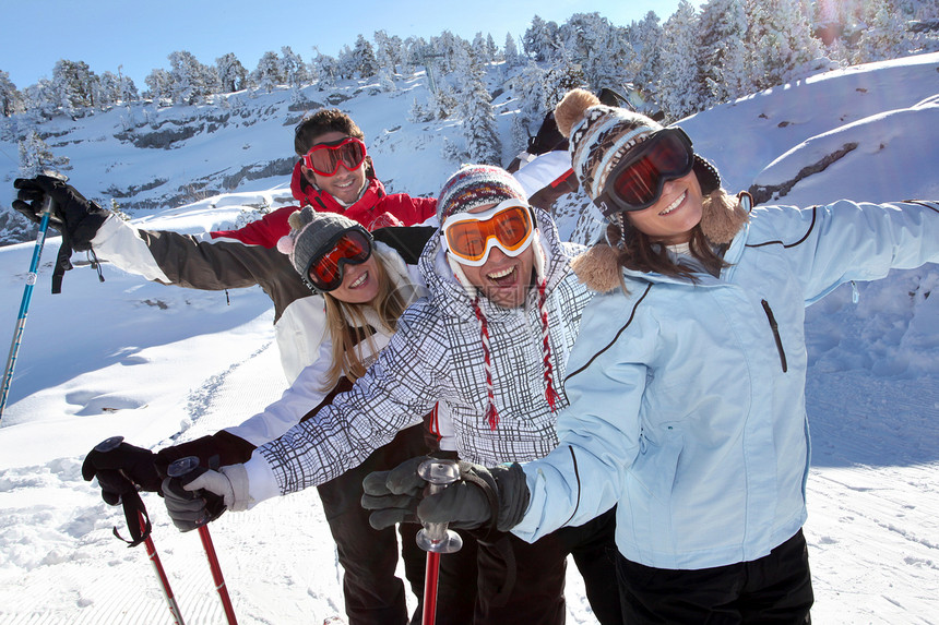 滑雪伙伴男生公园团体衣服青少年男人手套滑雪板场地闲暇图片